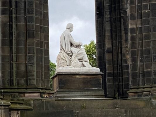 Walter Scott sculpture with his dog Maida